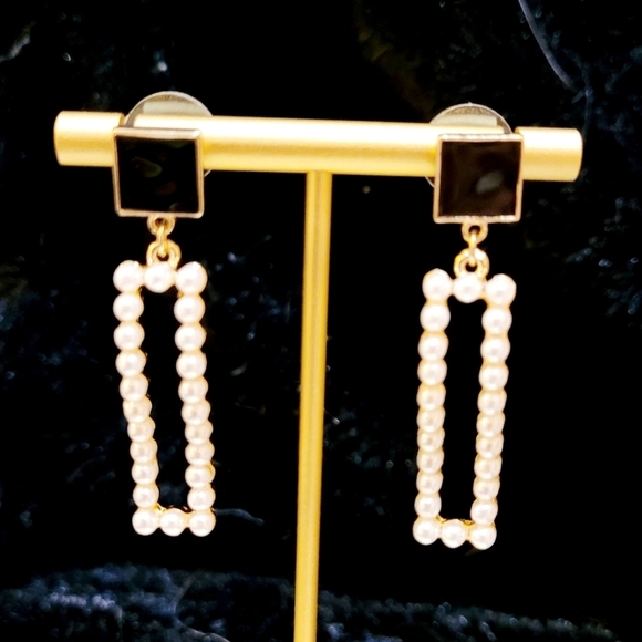 New In Box Pearl & Black Minimalist Enamel Waved Gold Drop Earrings - Picture 14 of 16